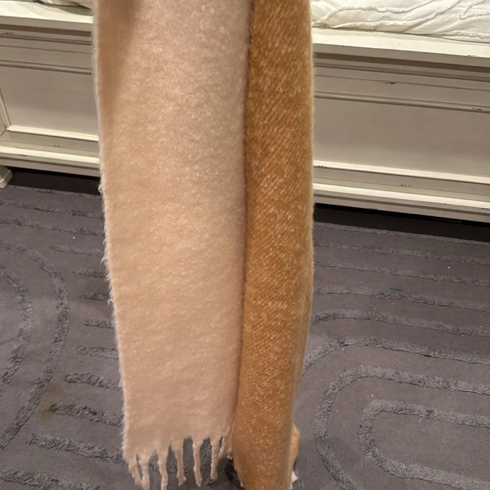 NWT Anthropologie , fuzzy‎ long sweater scarf